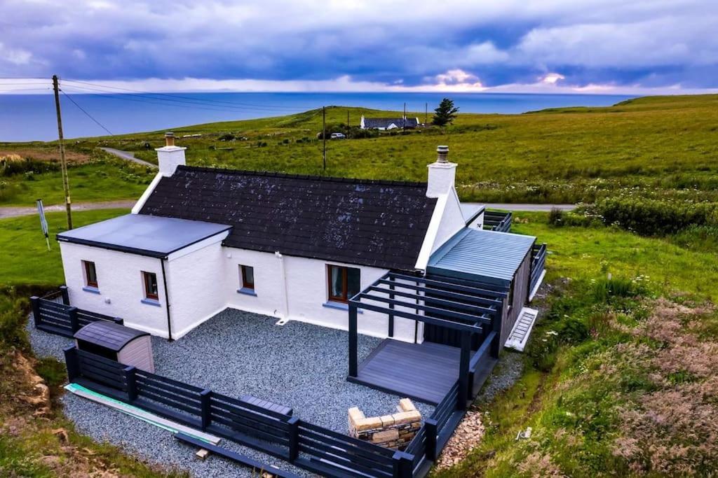 No. 6 - The Little House That Gives A Hug Holiday home Trumpan