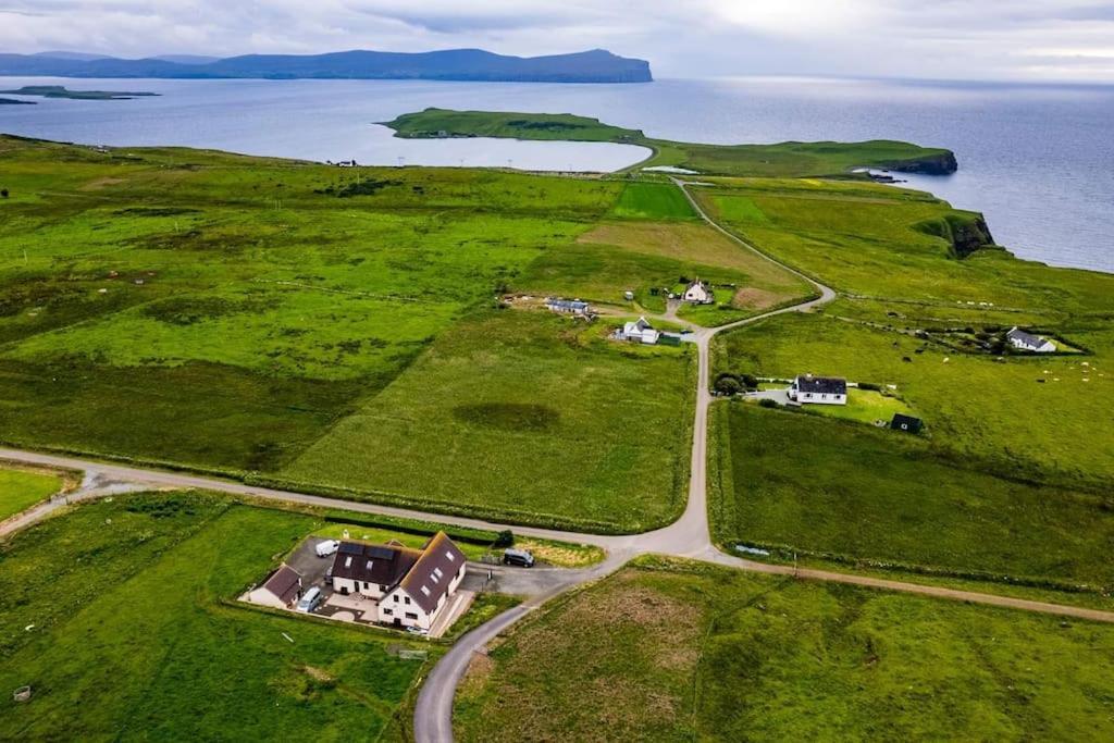 No. 6 - The Little House That Gives A Hug * Trumpan